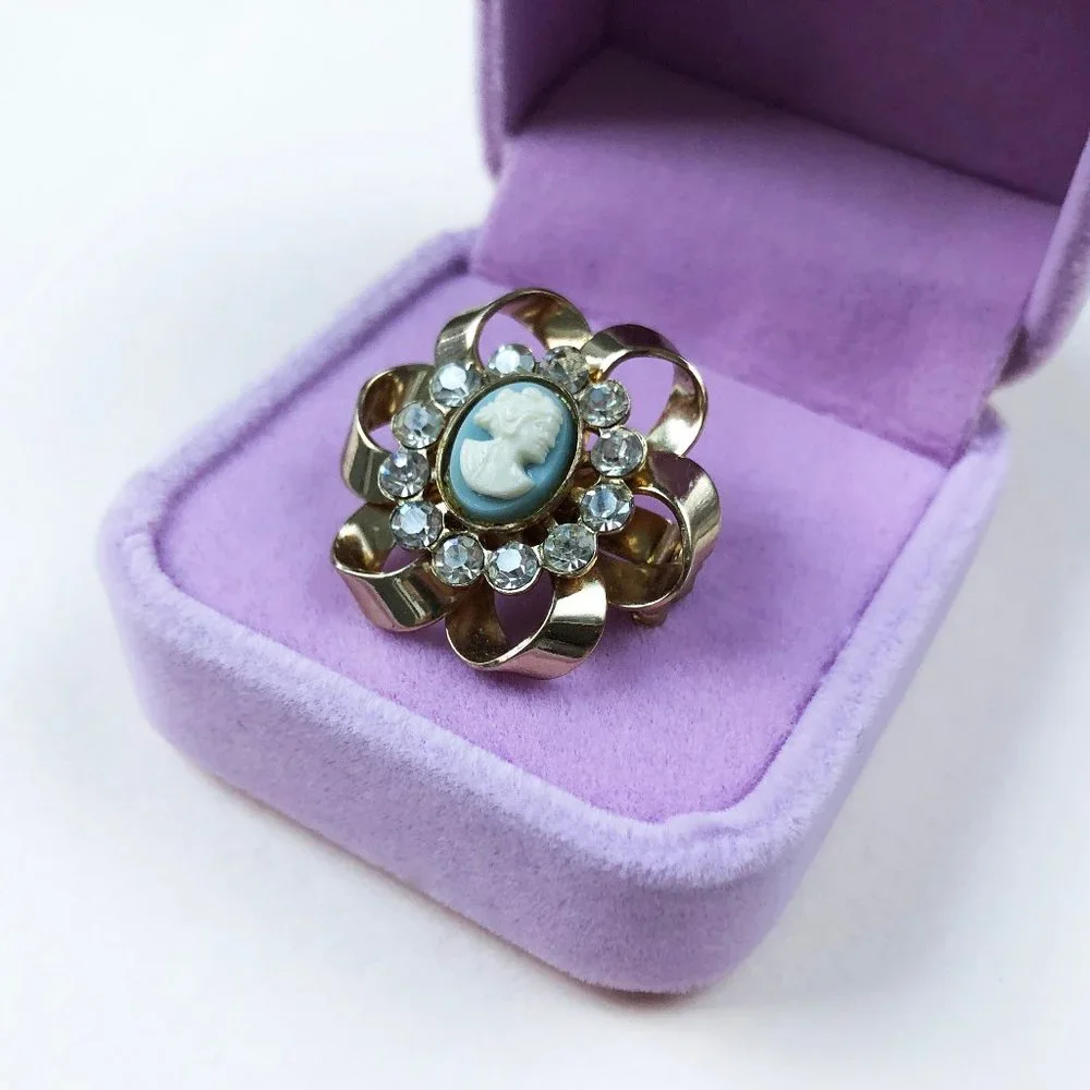 Lady cameo collar pin, cute little jacket pin, accent 60s vintage jewelry